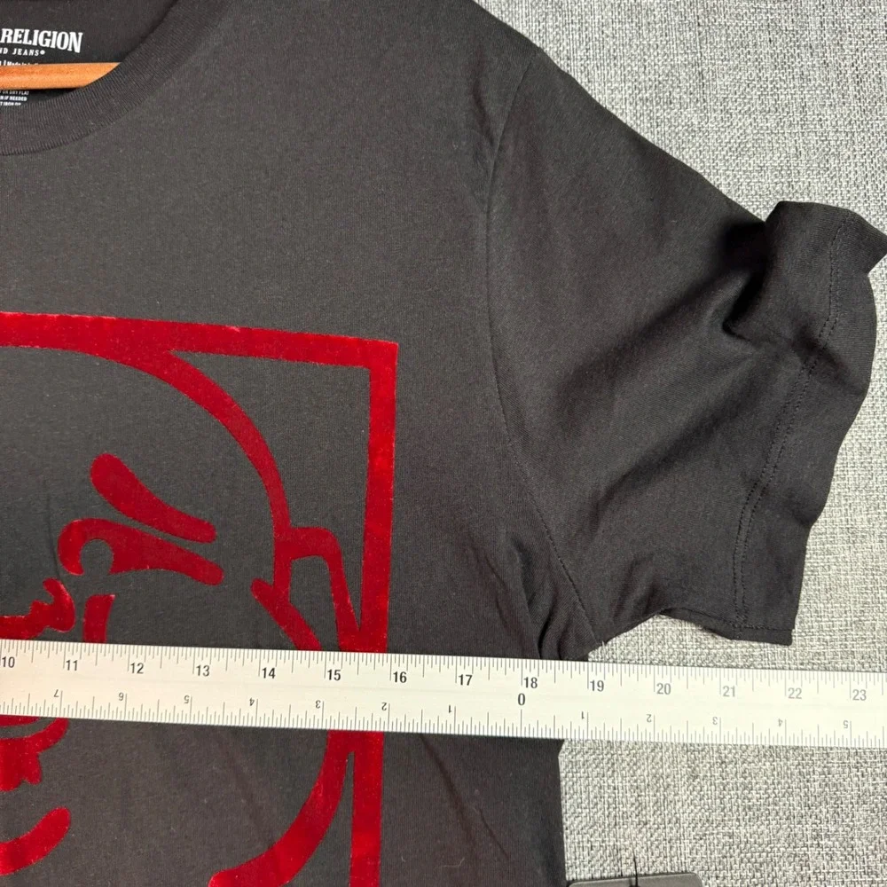True Religion Buddha Face Graphic‎ Tee Jet Black Red Velvet Print Mens M NWT